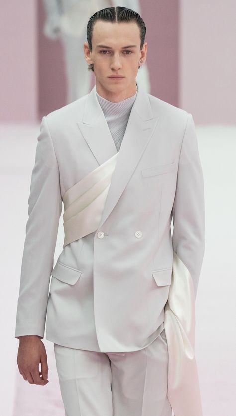 DIOR MEN by KIM JONES SPRING 2020 Look #22 Up Close Detail / PARIS FASHION WEEK Sheer Suit Men, Pastel Mens Fashion Formal, Mens Coutour Fashion, Fashion Week Outfit Ideas Men, Runway Suits Men, High Fashion Suits Men, Dior Suits Men, Wedding Style Men, Silk Suit Men