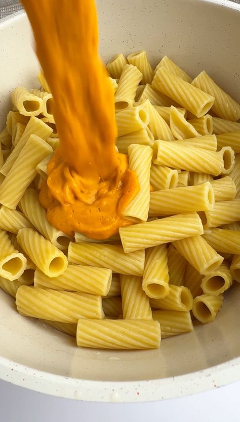 Roasted (Hidden) Veggie Pasta - Real Little Meals Hidden Veggie Pasta Sauce, Hidden Veggie Recipes, Pasta Lunch, Peanut Butter Banana Muffins, Snack Smoothie, Easy Baby Food Recipes, Veggie Pasta, Hidden Veggies, Quick Easy Snacks