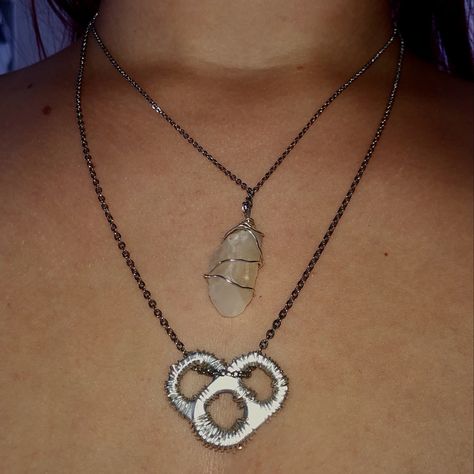 the crystal was wire wrapped by me then made into a necklace, and the heartshaped necklace was made using two soda tabs and wiring them together. Soda Tab Jewelry, Can Tab Necklace, Pop Tab Necklace, Soda Tab Necklace, Tab Necklace, Soda Tab Crafts, Pop Can Tabs, Tab Crafts, Soda Can Tabs