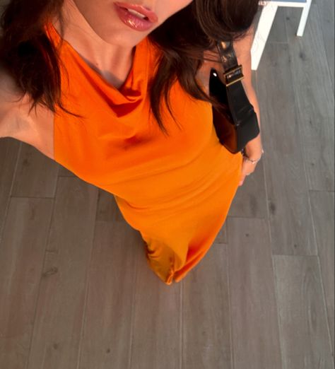 #model #modelling #beauty #dress #summerphoto #inspo #instagram #aethetic #orange Orange Dress Aesthetic, Inspo Instagram, Pull And Bear, Dress Aesthetic, Beauty Dress, Prom Outfits, Things I Love, Summer Photos, Orange Dress