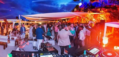 Best nightlife on Mallorca - Discover Mallorca Mallorca Nightlife, Bars And Clubs, Best Location, Night Club, Night Life, Fair Grounds, Travel, Palmas