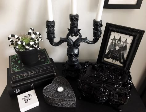 Goth Kitchen Table, Gothic Coffee Table Decor, Goth Bedrooms, Side Table Decor Bedroom, Gothic Home Interior, Diy Gothic, Gothic Decor Bedroom, Goth Bedroom, Gothic Room