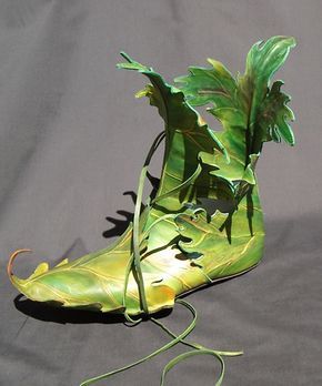 Peter Pan Boots by Pendragon Boot Company, Australia Nature Costume, Fairy Shoes, Elf Shoes, Fairy Clothes, Fairy Fashion, Fantasy Costumes, Fairy Costume, Shoe Art, Crazy Shoes