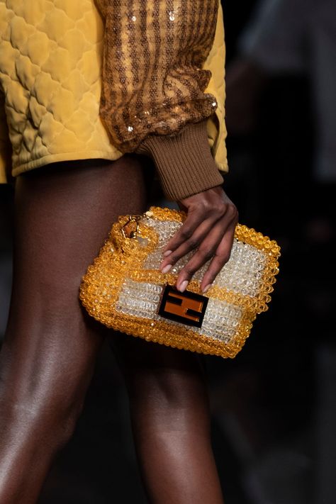 Fendi 2020, Milan Fashion Week Spring 2020, Fendi Purses, Sac Diy, Fashion Week Spring 2020, Fendi Bag, Handbags Affordable, Best Handbags, Beaded Bag