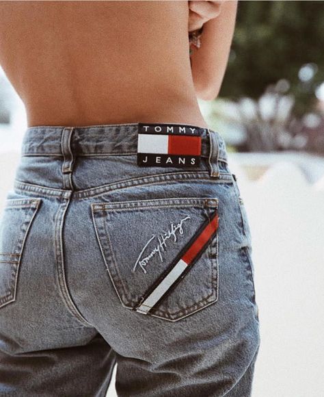 Tommy Hilfiger Jeans Outfit, Tommy Hilfiger Aesthetic, Tommy Hilfiger Jeans Woman, Celebrity Casual Outfits, Coachella Outfit, Cute Lazy Day Outfits, Woman Suit Fashion, Tommy Hilfiger Outfit, Lazy Day Outfits