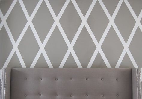 Wonder if Hubby would do this (but I think I want it painted)...http://www.thenester.com/2012/08/no-paint-diamond-wall.html# Masking Tape Wall, Tape Wall Art, Wall Trellis, Tape Wall, Design Tape, Diamond Wall, Home Decor Hacks, Wall Paint Designs, Easy Home Decor