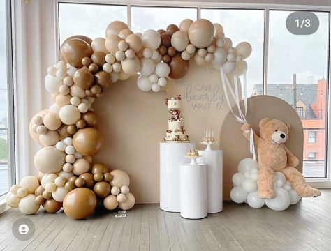 Brown Balloon Garland, Fall Theme Party, Beige Balloons, Teddy Bear Centerpieces, Bear Baby Shower Cake, Baby Shower Themes Neutral, Baby Shower Decorations Neutral, Classy Baby Shower, Bear Baby Shower Theme