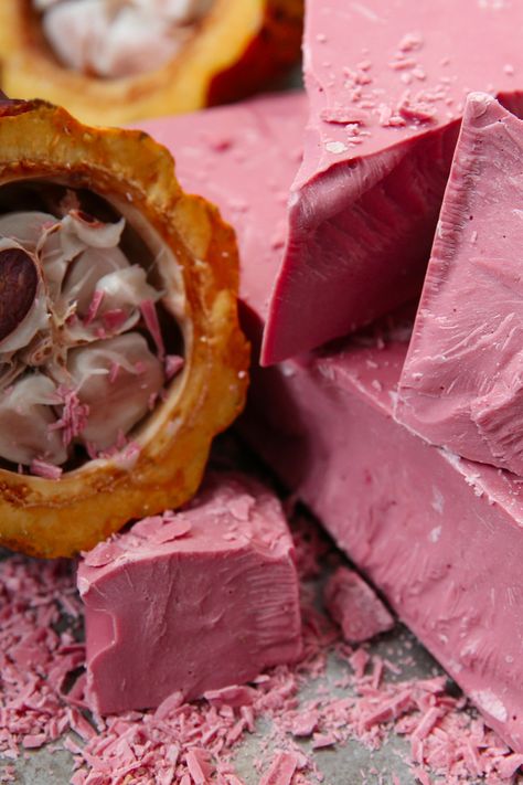 The soon-to-be latest trend! Ruby chocolate to beautify your Instagram feed. We will be keeping an eye out for this new millennial phenom that should be heading our way. Fingerfood Party, Types Of Chocolate, Pink Chocolate, Food Tasting, Weird Food, Food Pairings, Chocolate Ice Cream, Vegan Chocolate, Creative Food