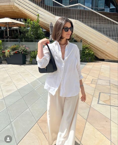 Polo White Outfit, Longsleeves Outfit Polo Women, White Longsleeves Outfit, White Polo Outfit Women, White Polo Outfit, Basic Outfits Summer, Spring Women Outfits, Casual Vacation Outfits, Button Down Outfit