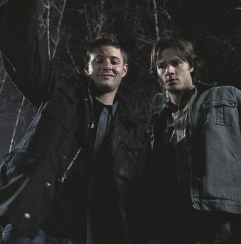 Supernatural Wallpaper, Supernatural Pictures, John Winchester, Winchester Supernatural, Ange Demon, Tv Supernatural, Sam Dean, Supernatural Sam, Winchester Boys