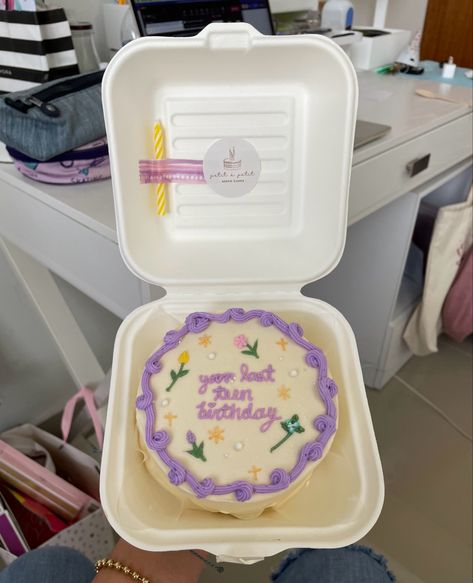 19th Birthday Cake Ideas Aesthetic, Birthday Aesthetic Cakes, 19th Cake Ideas, Bento Cake 19th Birthday, Cake For 19th Birthday Girl, 19th Birthday Cake Aesthetic, Funny 19th Birthday Cake, Purple Bento Cake, 19 Birthday Cake Aesthetic