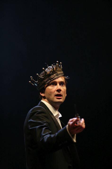 David Tennant Hamlet, Royal Shakespeare Company, David Tennant Doctor Who, Shakespeare Plays, Smart Quotes, 10th Doctor, Michael Sheen, Broken Leg, Dr Who