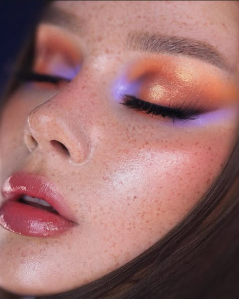 Colorful Makeup Brown Eyes, Spring 2024 Makeup Trends, 2024 Eyeshadow Looks, Colorful Under Eye Makeup, Makeup Look Ideas Creative, Fade Into Hue Palette, Fun Makeup Looks, Fade Into Hue, 2024 Makeup