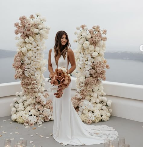 Upscale Wedding Decor, White Engagement Party, Neutral Wedding Decor, White Wedding Arch, Chelsea Wedding, Floral Arch Wedding, Afghan Wedding, Flower Arch, Beige Wedding