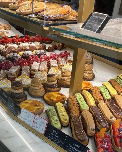 Italian Patisserie, French Patisserie Aesthetic, Food In Paris Aesthetic, Italy Pastries, French Pastries Aesthetic, Paris Patisserie Aesthetic, French Patisserie Shop, Minimalistic Cafe, Paris Bakery Aesthetic