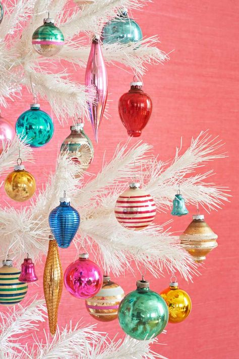 7 Nostalgic Ways to Decorate with Vintage Christmas Ornaments Pink Christmas Decor Ideas, Christmas Tree Bulbs, Pink Christmas Decor, Iconic Christmas, Pink Christmas Ornaments, Aluminum Christmas Tree, Shiny Brite Ornaments, Vintage Holiday Decor, Pink Christmas Decorations