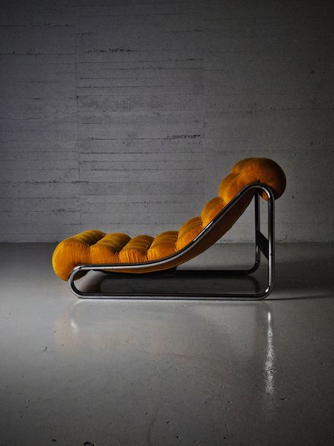 Very rare and beautiful lounge chair 'Impala'. Designed by Gillis Lundgren for IKEA during the 1970s. The company started production of the series in 1972 but was discontinued the next year, it was just to expensive to make. Now its one of the most sought after pieces of vintage IKEA furniture. Retro Futuristic Furniture, Gillis Lundgren, 1970s Interior Design, Ikea Vintage, Vintage Ikea, Expensive Furniture, Futuristic Furniture, Retro Futuristic, Chaise Lounge Chair