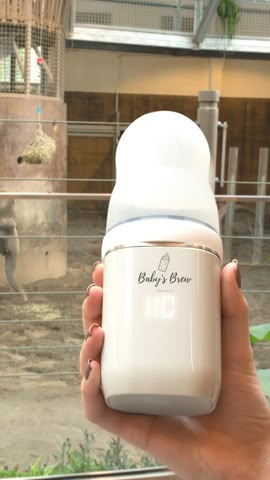 Simple Tips for Making a Bottle of Baby Formula on the Go – The Baby's Brew Travel Bottle Warmer, Portable Bottle Warmer, Baby Bottles Aesthetic, Baby Bottle Aesthetic, Baby Things Aesthetic, Luxury Baby Items, Luxury Baby Nursery, Baby Milk Bottle, Best Baby Bottles