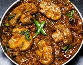 Gravy For Rice, Gravy Mushroom, Mushroom Recipes Indian, Mushroom Masala Recipe, Rice Biryani, Mushroom Masala, Ground Beef Breakfast, Spicy Mushroom, Mushroom Curry