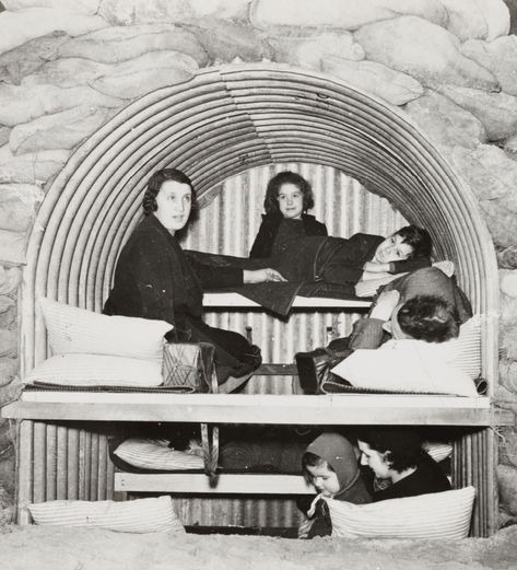 A photograph of a family in an Anderson air raid shelter, circa 1939. Anderson Shelter, Air Raid Shelter, Air Raid, Gelatin Silver Print, Science Museum, Mazda 3, Vintage Summer, Outdoor Bed, Old World