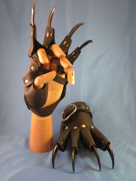 Embedded image Gloves Steampunk, Punk Gloves, Goth Gloves, Gothic Gloves, Steampunk Gloves, Leather Dragon, Leather Gauntlet, Claw Gloves, Steampunk Goth