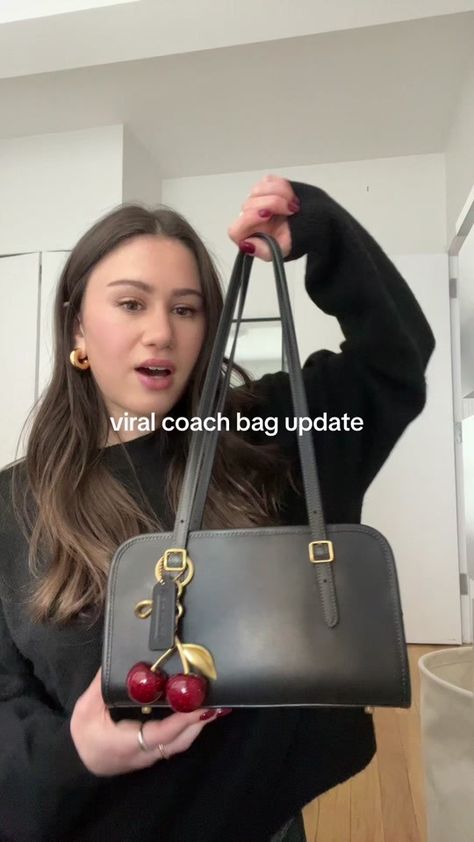 Replying to @amber its even better than i thought it would be | coach swing zip | TikTok Coach Bag Outfit, Luxury Bags Collection, Women's Bags By Shape, Girly Bags, What In My Bag, Pretty Bags, Cute Purses, Zipped Bag, Coach Bag