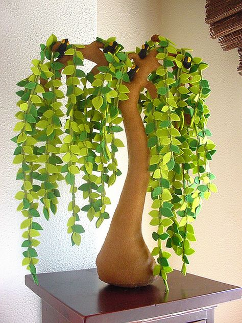 I'd love to see this with a white trunk. Then it would be like the tree I was married under! Felt Trees, Felt Tree, Tree Crafts, Felt Diy, Handmade Felt, Felt Toys, Felt Art, Diy Creative, Felt Animals