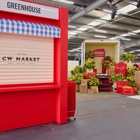 CW MARKET A massive few days with our @chemistwarehouseaus family and all of their incredible brands! A huge thanks to our amazing client, brands, suppliers and team. So much to share so stay tuned. #cwmarket Skincare Booth, Pop Up Kiosk, Pet Station, Grocery Supermarket, Market Art, Corner Shop, Coffee Cart, Booth Display, Summer Fridays