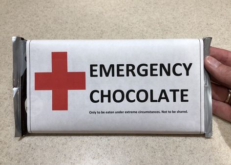 Medicine Gift Ideas, Emergency Chocolate, Medicine Gift, Diy Giveaway, Nursing School Graduation Party, Diy Doctor, Nurse Party, Health Literacy, Nursing School Gifts