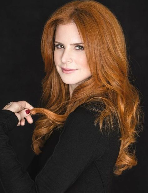 Sarah Rafferty of Suits. Emmy magazine layout. 2014 Donna Paulsen, Sarah Rafferty, Suits Tv Shows, Suits Tv, Red Haired Beauty, Red Hair Woman, Red Heads, Ginger Girls, Exotic Women