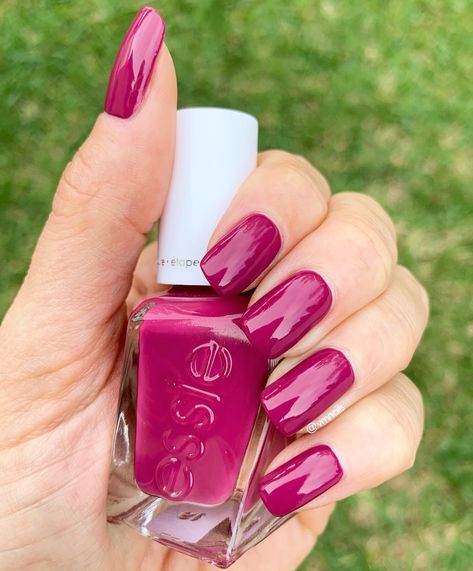 Magenta Manicure, Plum Purple Nails, Pretty Fingers, Funky Fingers, Fab Nails, Deep Magenta, Essie Gel Couture, Gel Couture, Essie Gel