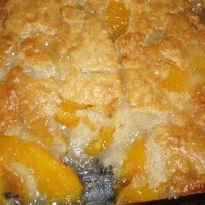 Make this classic peachy favorite for your next gathering Peach Cobbler With Yellow Cake, Cake Mix And Sprite, Oven Peach Cobbler, Cobbler Crust, Fresh Peach Cobbler, Sliced Peaches, Sour Cream Pound Cake, Peach Cobbler Easy, Fruit Cobbler