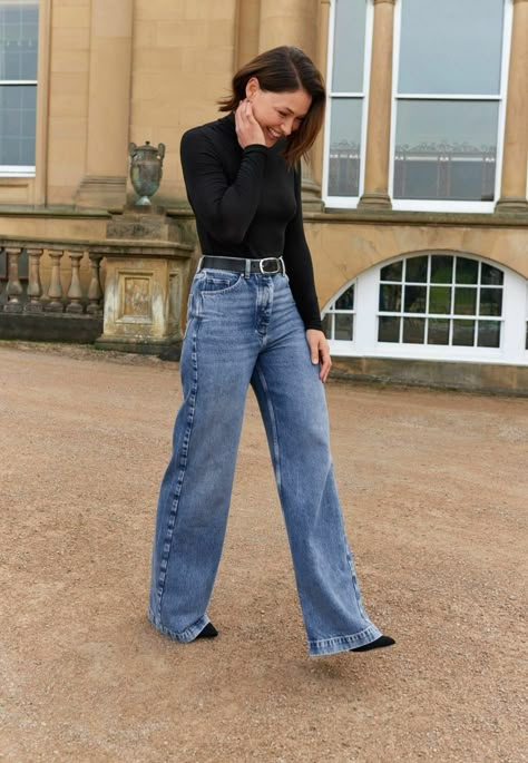 Casual Winter Outfits 2023 – 2024: Top Baddie Styles for the Fashion-Forward Woman. Wide Leg Jeans Outfit, Emma Willis, Jeans Outfit Winter, Winter Jeans, Outfit Jeans, Cardigan Long, Wide Jeans, Casual Winter Outfits, Look At You