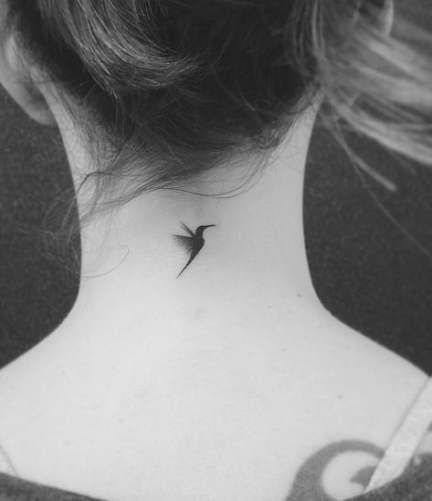 Tattoo Hummingbird, Font Tato, Tattoo Son, Vogel Tattoo, Romantic Tattoo, Hamsa Tattoo, Back Of Neck Tattoo, Small Tattoos With Meaning, Inspiration Tattoos