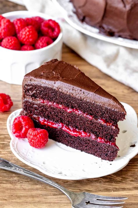 Red Velvet Cake With Raspberry Filling, Chocolate Cake With Raspberry Sauce, Gluten Free Chocolate Raspberry Cake, Berry Torte, Chocolate Cake With Strawberry Filling, Chocolate Berry Cake, Homemade Coconut Cake Recipe, Raspberry Chocolate Cake, Raspberry Cake Filling