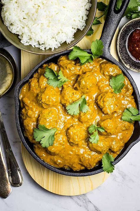 Chicken meatball curry, served in a small cast iron fry pan, scattered with coriander, with steamed rice and chilli on the side. Chicken Meatball Curry, Stovetop Meatballs, Steam Oven Cooking, Meatball Curry, Steam Oven Recipes, Meatballs Recipes, Curry Meatballs, Chicken Meatball, Iron Recipes