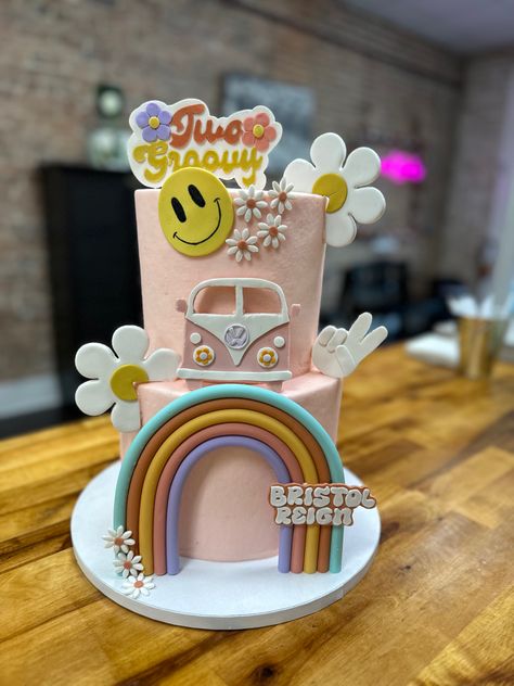 Groovy Disco Cake, 70s Cake Design, Retro Groovy Birthday Cake, Groovy Shag Cake, Too Groovy Cake, Picnic Bday, Hippie Cake, 70’s Disco, Disco Cake