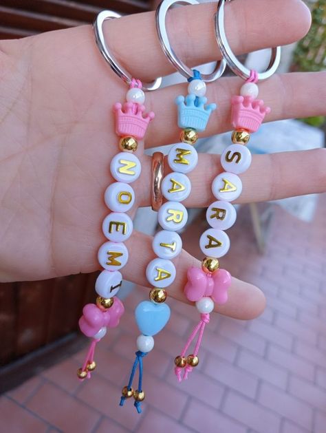 Hairstyles Creative, Anting Manik, Idee Cricut, Keychain Craft, Irish Cottage, Bracelets Handmade Diy, Bracelet Craft Diy, Bead Charms Diy, Diy Bracelets Easy