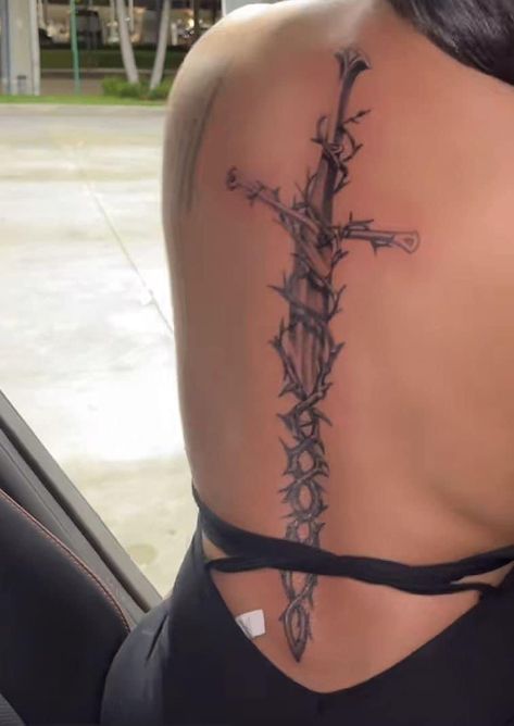 Cross Back Tattoo, Tattoo Cross, Basic Tattoos, Pretty Tattoos For Women, Spine Tattoo, Spine Tattoos, Dream Tattoos, Creative Tattoos, Tattoo Fonts