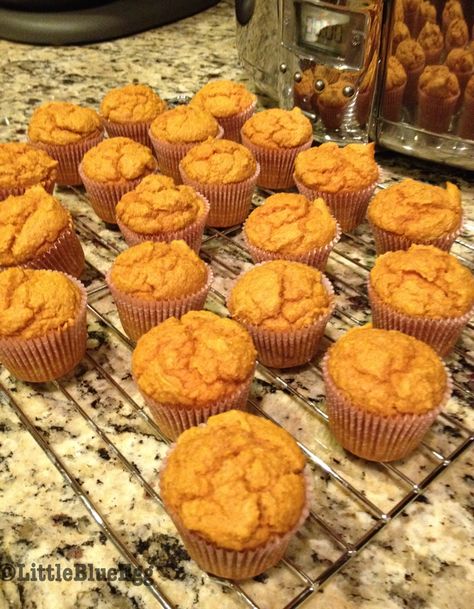 Muffins For Dogs, Pumpkin Applesauce Muffins, 2 Ingredient Pumpkin Muffins, Dog Muffins, Cake Mix Recipe, Dog Pumpkin, Homemade Muffins, Recipe Sweet, Pineapple Upside Down Cake