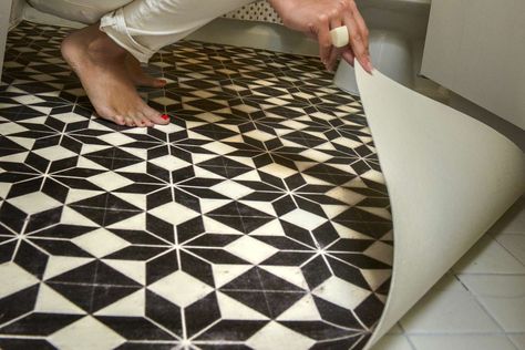 Ugly Bathroom, Apartment Decorating Hacks, Decorating Hacks, Linoleum Flooring, Rental Decorating, Floor Cloth, Apartment Decorating, Bathroom Floor Tiles, Small Bathroom Decor