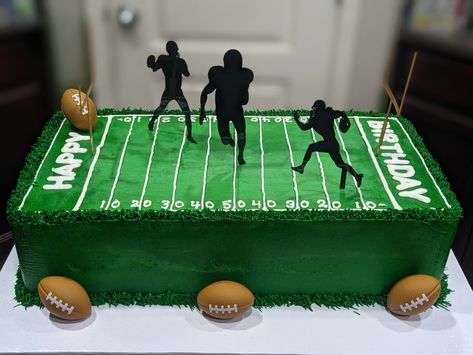 Football Field Birthday Cake, Simple Football Cake, Football Theme Birthday Cake, Football Cakes For Boys Birthdays, Football Smash Cake 1st Birthdays, Football Birthday Cakes, Football Cake Ideas, Football Cakes For Boys, Football Party Cake