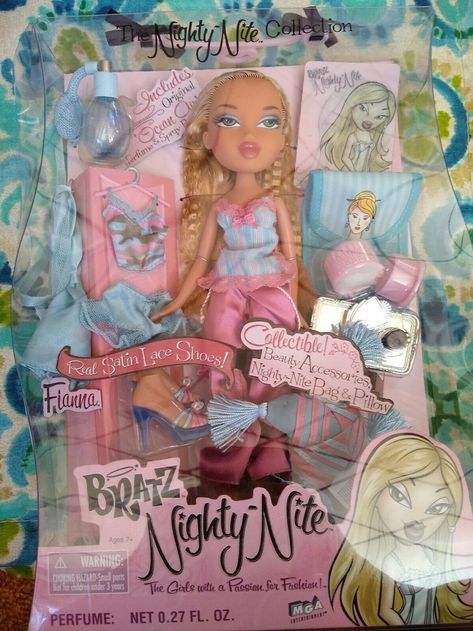 Bratz Nighty Nite, Brats Fashion, Bratz Doll Outfits, Brat Doll, Bratz Girls, Dream Doll, Satin Bags, Bratz Doll, Childhood Toys