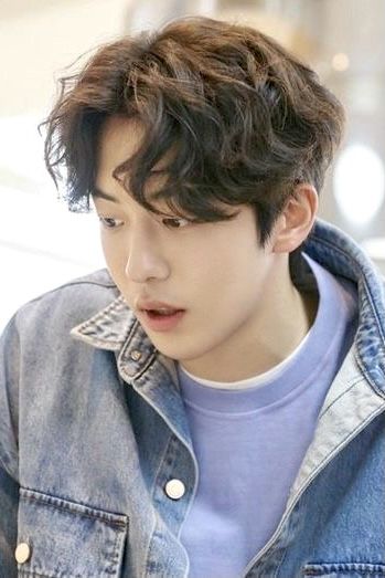 Kpop Wavy Hair Men, Mens Hair Perm Hairstyles, Korean Haircut Men Curly, Male Perm Asian, Asian Middle Part Hair Men Perm, Korean Male Haircut Curly, Perm Ideas Men, Permed Middle Part Men, Curly Korean Hair Men