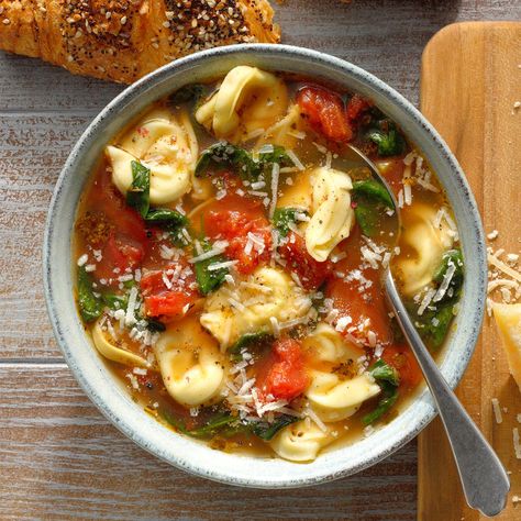 Rustic Italian Tortellini Soup Recipe, Salad Appetizer Cups, Spinach Tortellini Soup, Spinach Tortellini, Spinach Soup, Turkey Soup, Cheese Tortellini, Tortellini Soup, Winter Soups