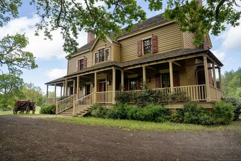 The Big House S7 Outlander House, Outlander House Floor Plan, Outlander 7, Outlander Big House, Outlander Jamie And Clare, Outlander Characters, Outlander Book Series, Big House, Outlander Season 7 Filming