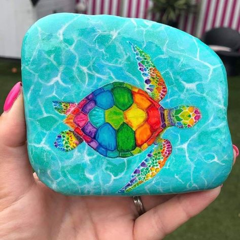 Rainbow Turtle, Turtle Painted Rocks, Turtle Rock, Garden Rock Art, Stone Art Painting, Rainbow Paint, Barn Painting, Bird Houses Painted, Painted Rocks Craft