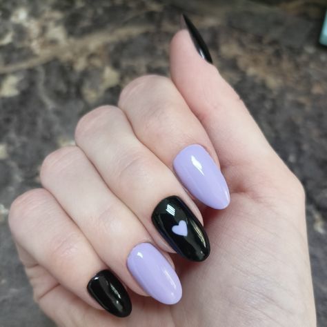 Grey Purple Nails Design, Cute Purple And Black Nails, Pastel Purple And Black Nails, Short Nail Designs Black And Purple, Nail Ideas Purple Short, Cute Purple Halloween Nails, Lavender Black Nails, Black Purple Nail Designs, Black And Pastel Nails