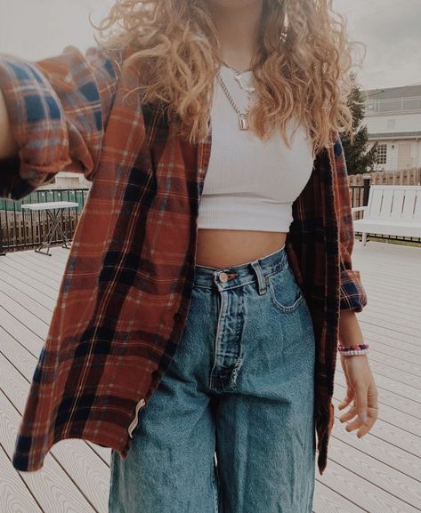 orange flannel, light wash mom jeans, white cropped shirt, chains, curly hair, bracelets, rings, orange, blue Crop Top Flannel Outfits Jeans, Cropped Shirts Aesthetic, Fall Outfits Plaid Shirt Flannels, Women In Flannel Shirts, Flannel Shirts Aesthetic, Plaid Shirt Crop Top Outfit, Woman Flannel Outfit, Plaid Shirt Summer Outfit, Orange Flannel Outfit Fall