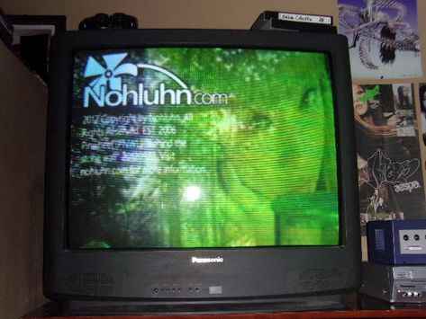 Neon Green Aesthetic, Aesthetic Core, Midwest Emo, 2000s Nostalgia, Dreamcore Weirdcore, Old Tv, Y2k Aesthetic, Green Aesthetic, Early 2000s